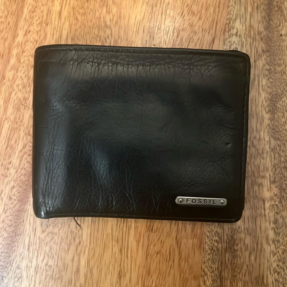 Fossil brand Genuine Leatherher Wallet